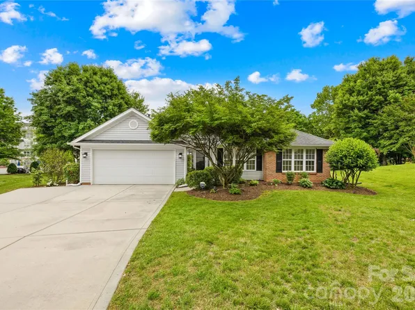 124 Huckleberry Ln, Mount Holly, NC 28120
