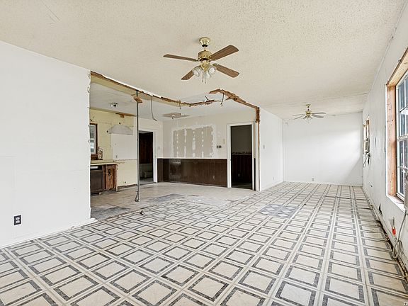 2nd image of 518 Hillwood