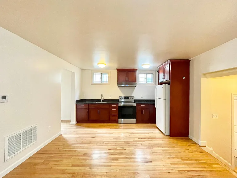 405 Lisbon St — Photo 33