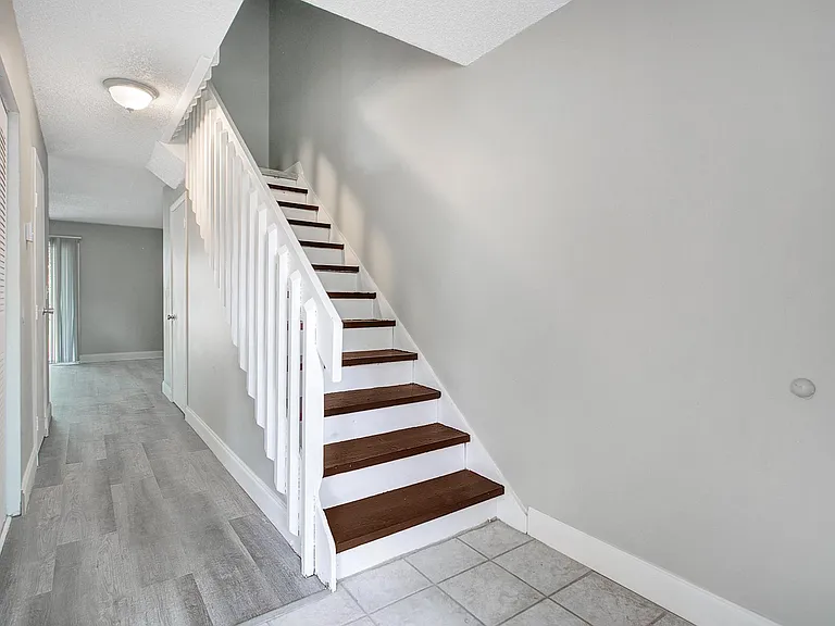 2363 Huntington Green Ct #5 — Photo 2