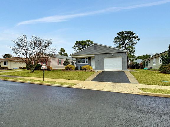 3rd image of 24 Ramona Dr