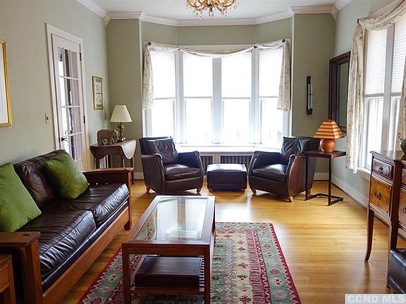 4th image of 20 Riverview St
