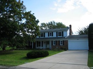 5876 Raven Rd, Bloomfield Hills, MI 48301