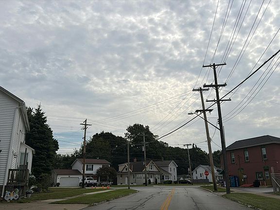 4th image of 416 Elm St