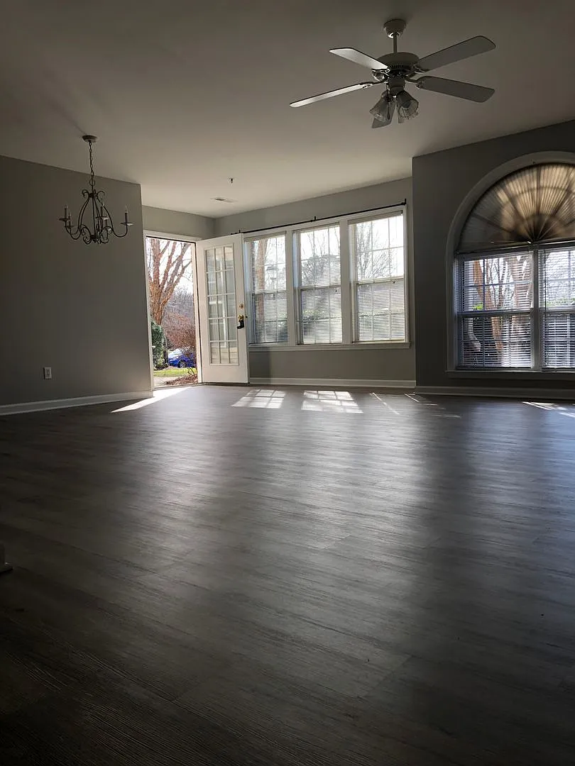 Beautiful, Maintenance Free Main Level Condominium in Ivy Glen! — Photo 2