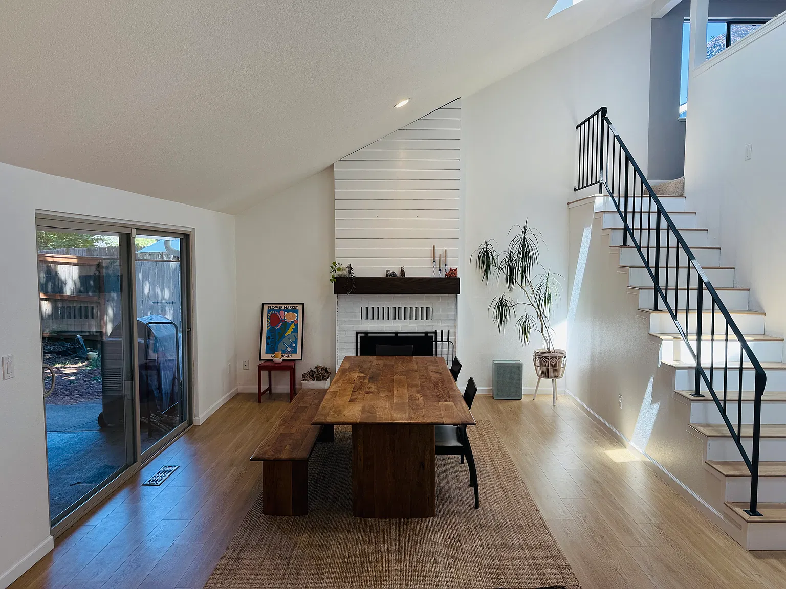 3 bed, 2.5 bath, 2136 sqft, $3,300 — Photo 2