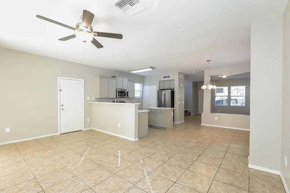 3 bed, 2.5 bath, 2031 sqft, $2,185 — Photo 4