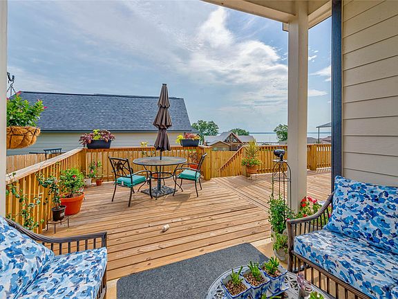 3rd image of 646 Echo Ln