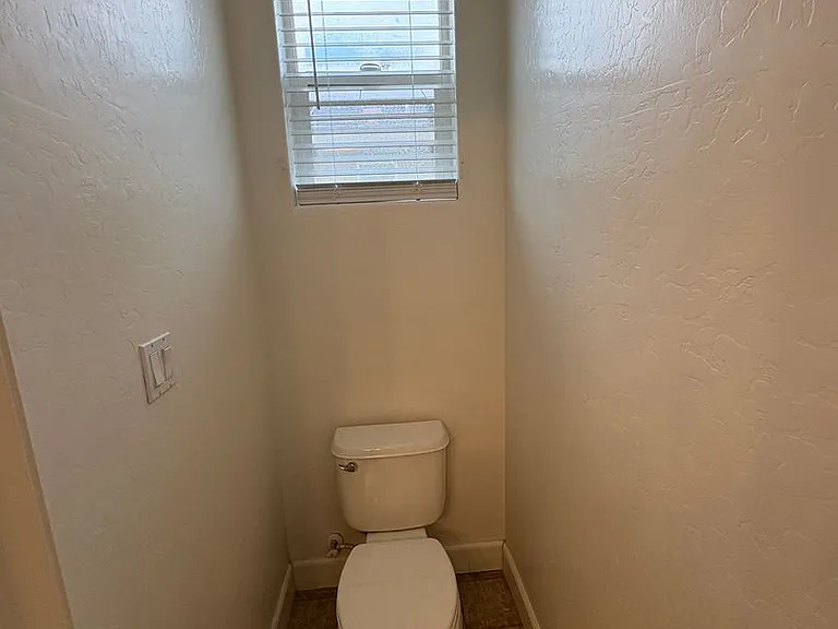 3116 W Buena Vista Ave — Photo 34