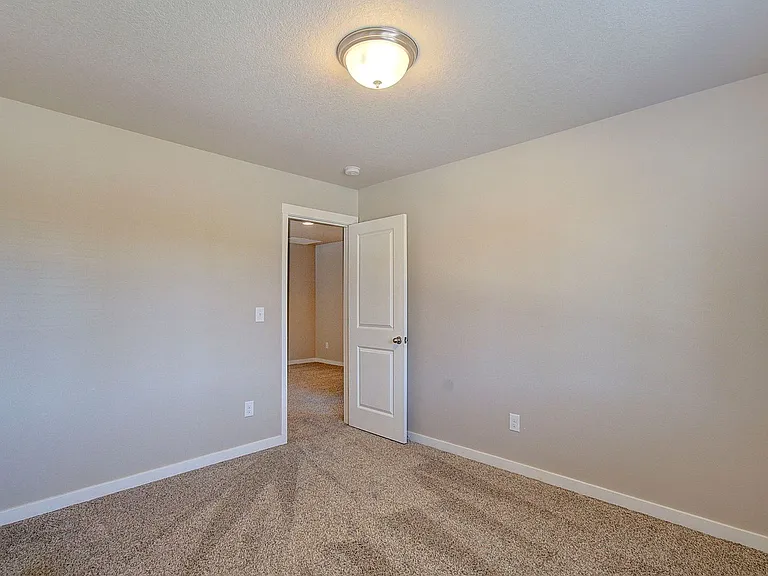 5615 NE 52nd Pl — Photo 13