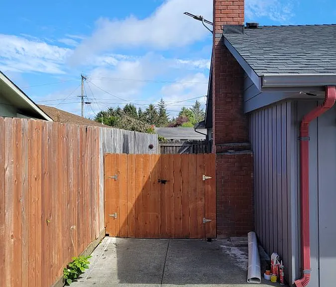5126 Leonard Dr — Photo 9