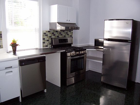 4th image of 412 Norwood Ave