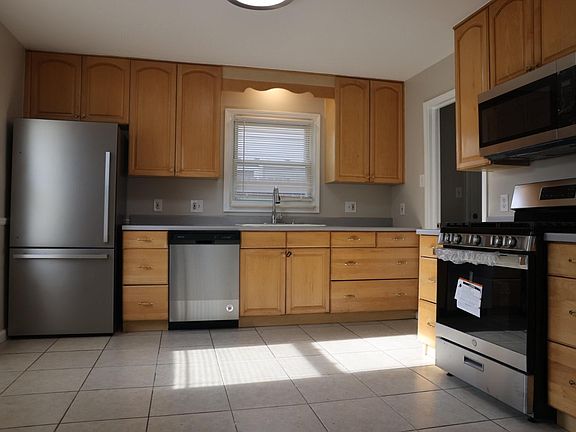 3rd image of 1453 E Goulson Ave