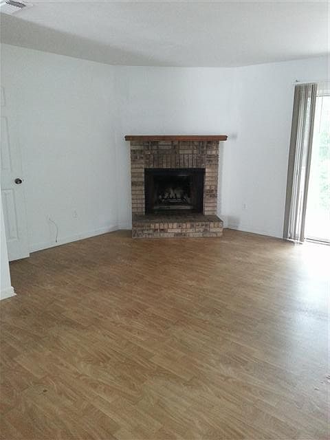 2nd image of 1563-B Jacks Dr
