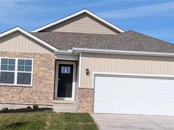 21070 W 217th St, Spring Hill, KS 66083