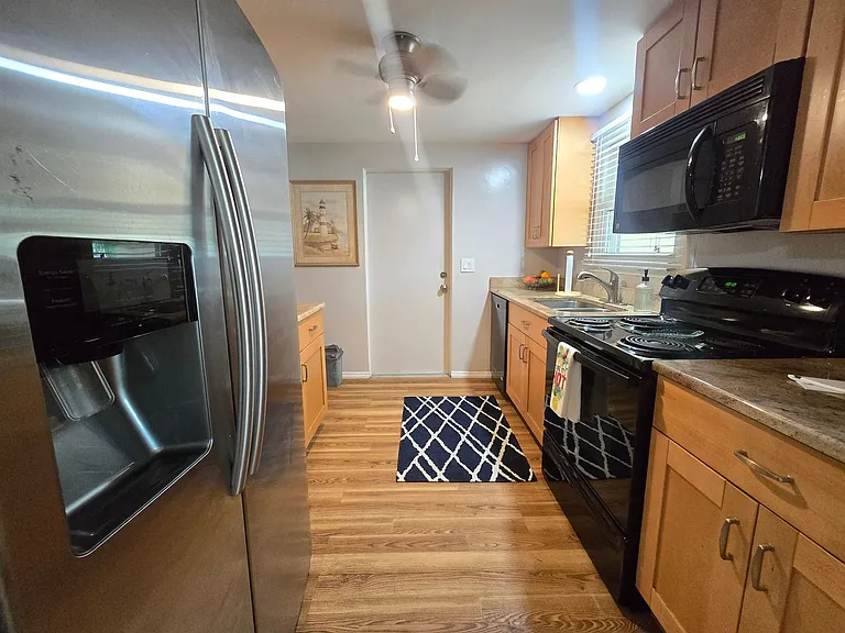 2441 Gulf Gate Dr — Photo 17