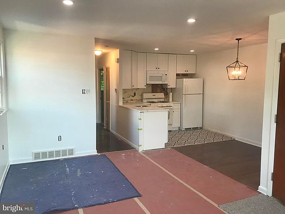5th image of 594 Livezey St