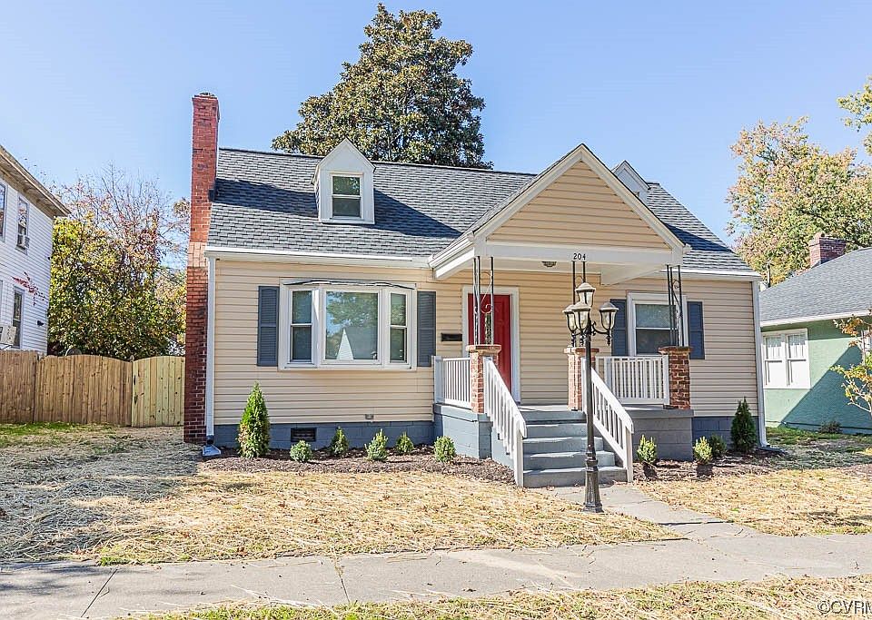 1st image of 204 W Blake Ln