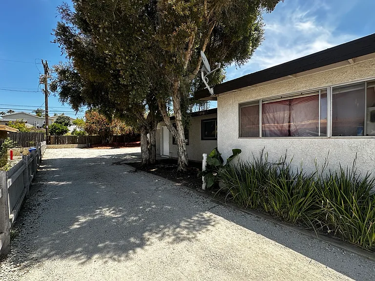 208 Woodcrest Ln #210 — Photo 4