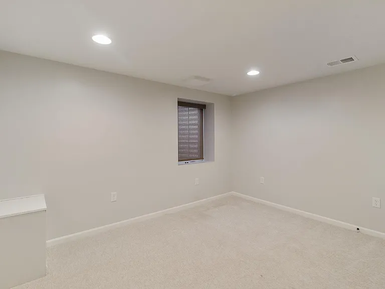 7343 Rosewood St — Photo 40