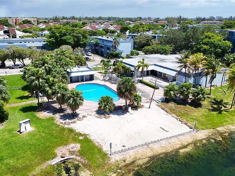 9351 Fontainebleau Blvd #B415 — Photo 39