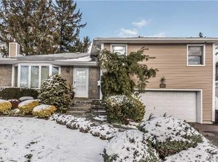 26 Roxton Rd, Plainview, NY 11803