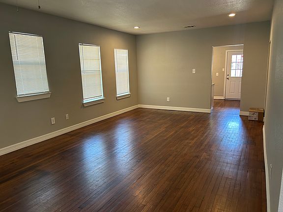 2nd image of 3001 Louise St