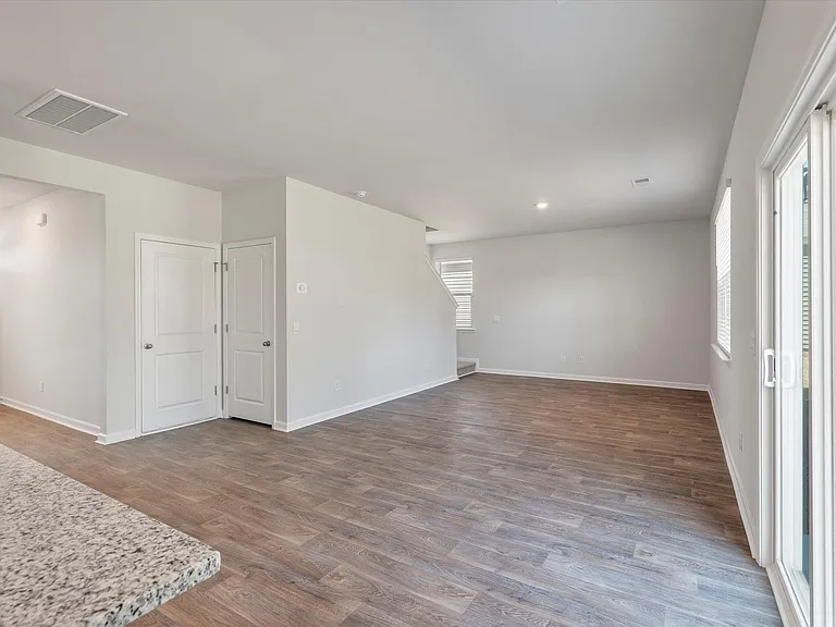 492 Lake Ridge Blvd — Photo 15