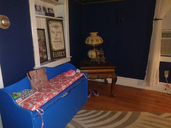 5th image of 201 W Carpenter Ave