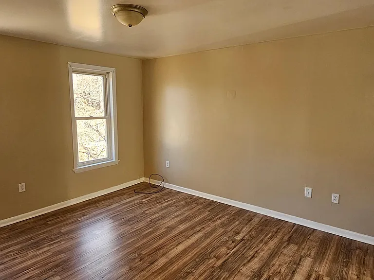 205 Hazel St — Photo 4