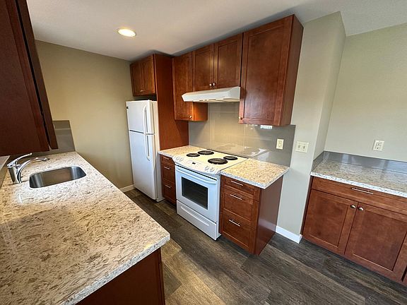 New kitchen with quartz counter tops