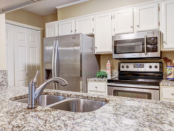 5th image of 204 Long Plantation Blvd APT G