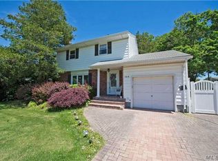 105 Keswick Dr, East Islip, NY 11730