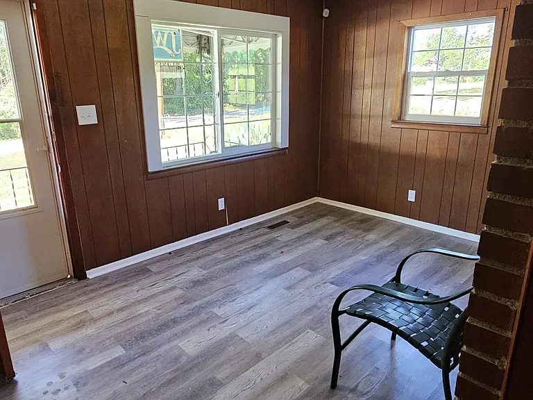 1813 12th Pl — Photo 3