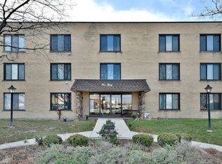 130 E Grand Ave APT 103, Elmhurst, IL 60126