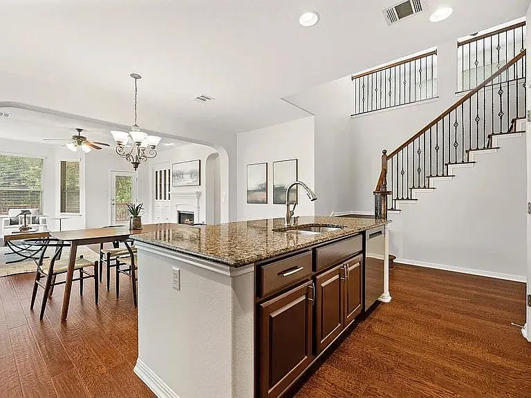 703 S Frontier Ln — Photo 13