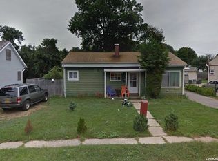 22 Ronek Dr, Amityville, NY 11701