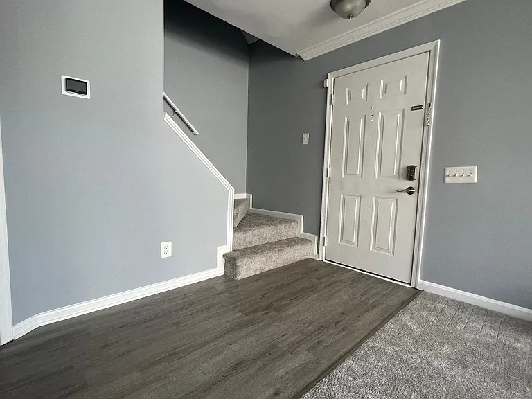 8210 Catbird Cir #201 — Photo 7