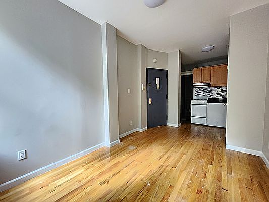 2nd image of 112 E 7th St APT 4A