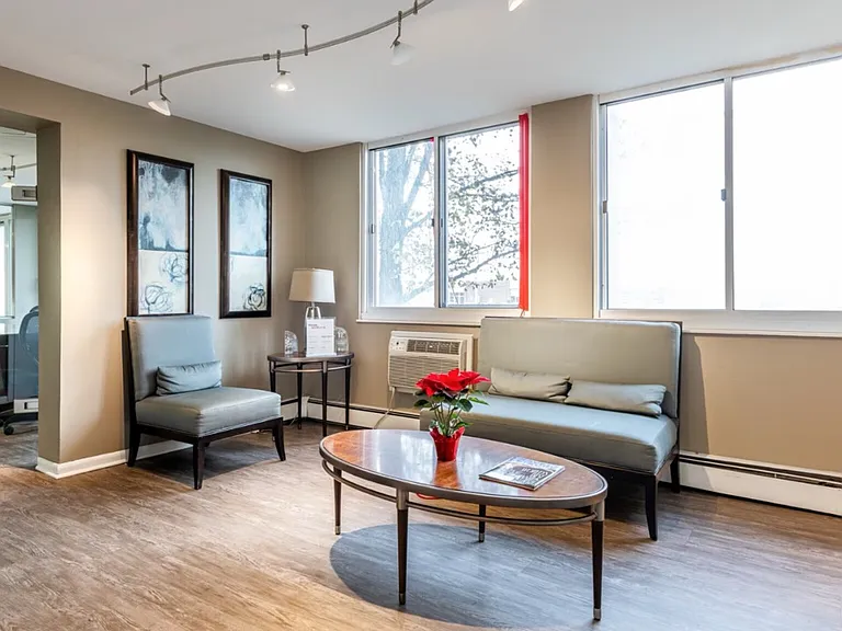 The Westbury Apartments — Photo 8