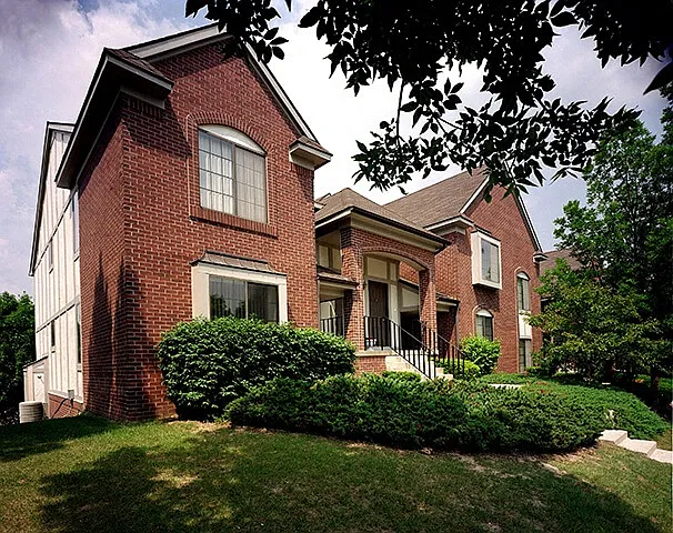 River Oaks Apartments of Rochester Hills — Photo 13