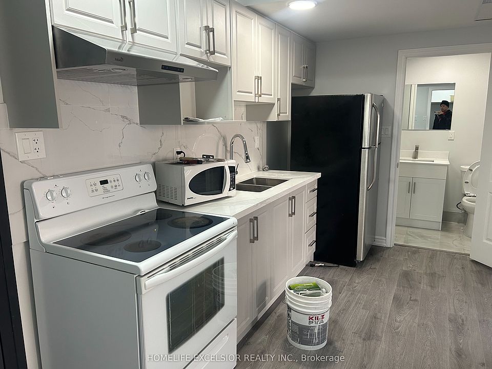 1st image of 3 Simcoe St S Unit 3
