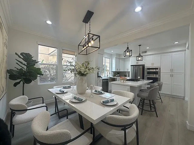 4 bed, 2073 sqft, $5,900 — Photo 2
