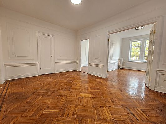 2nd image of 286 18th St #3