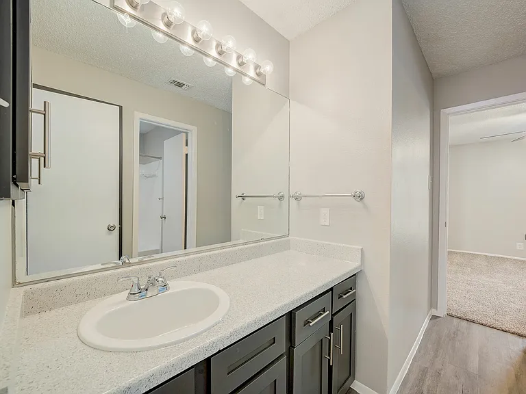 Hidden Oaks Apartments — Photo 75