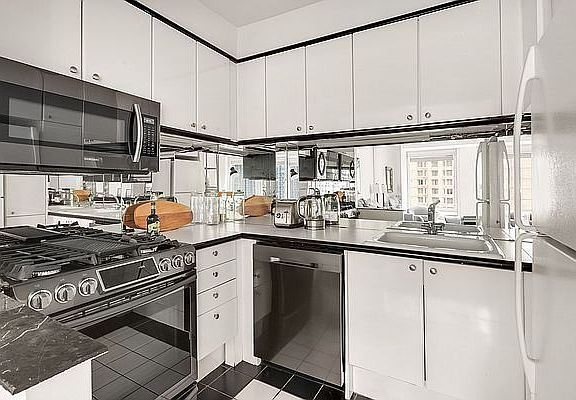 3rd image of 150 W 56th St APT 3111