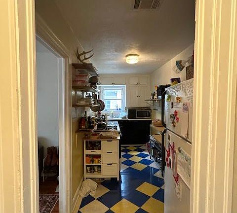 2nd image of 906 W 22nd St APT 4