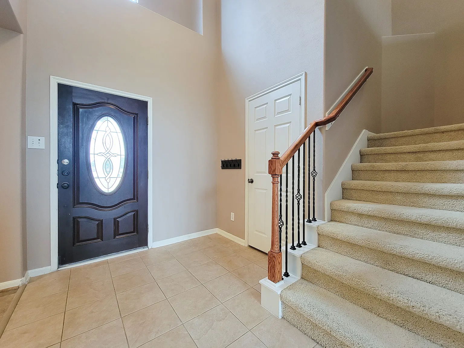 4 bed, 2.5 bath, 2653 sqft, $2,600 — Photo 3