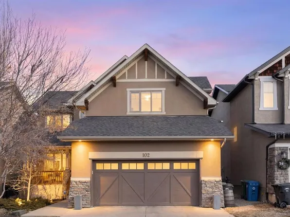 102 Discovery Ridge Way SW, Calgary, AB T3H 5G4