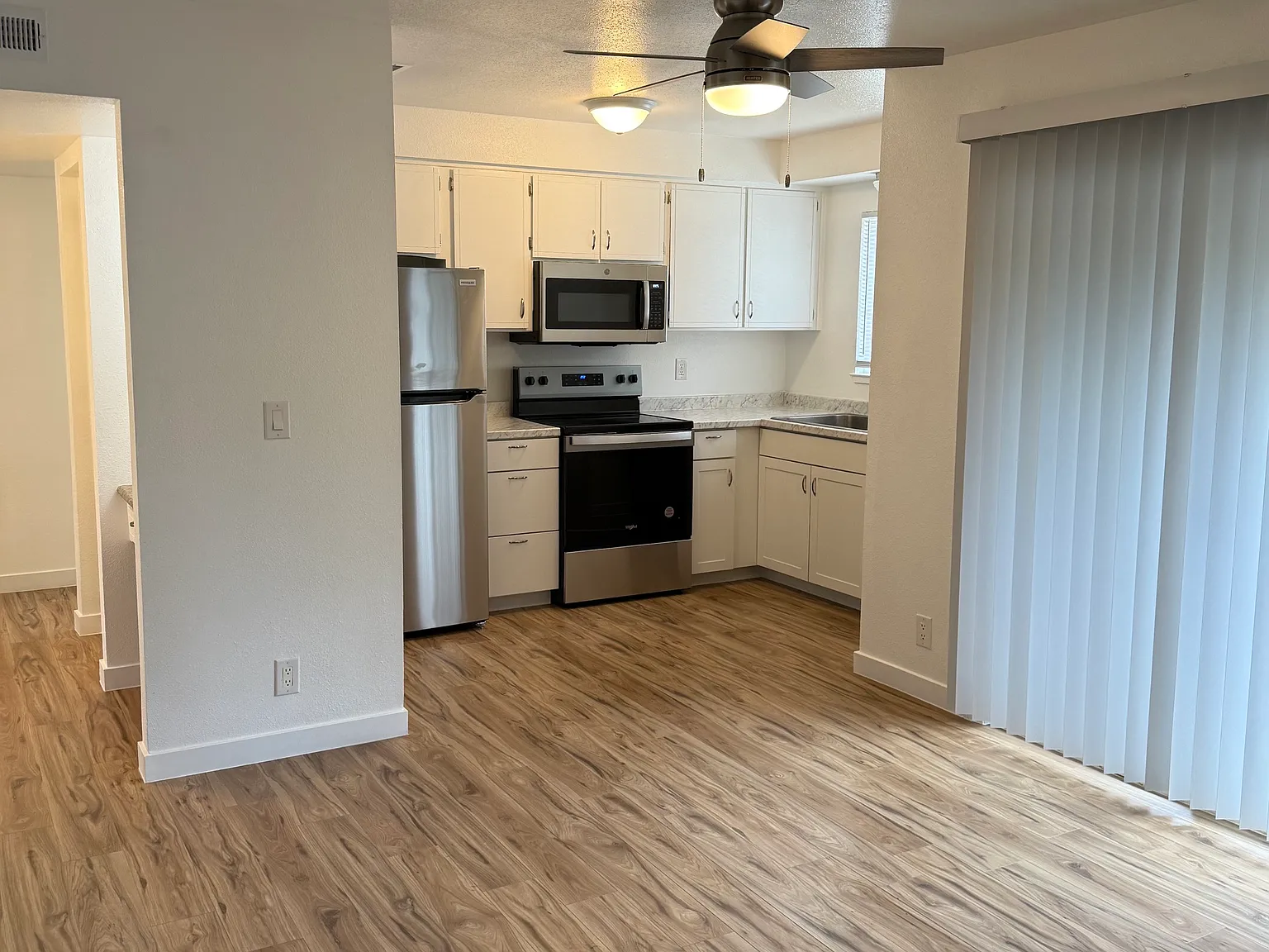 3 bed, 853 sqft, $1,650 — Photo 2